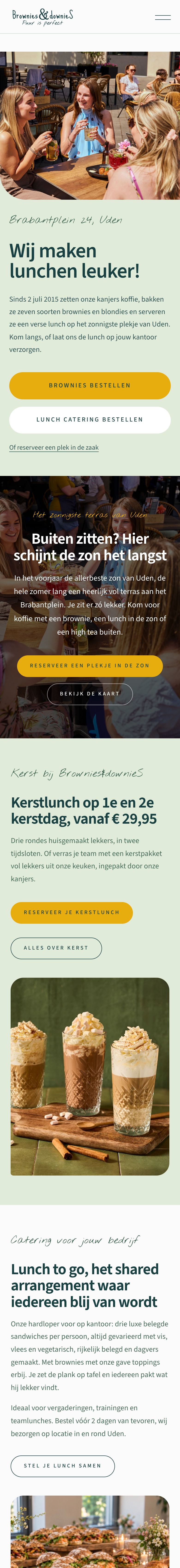 De website van Brownies&downieS Uden op een telefoon